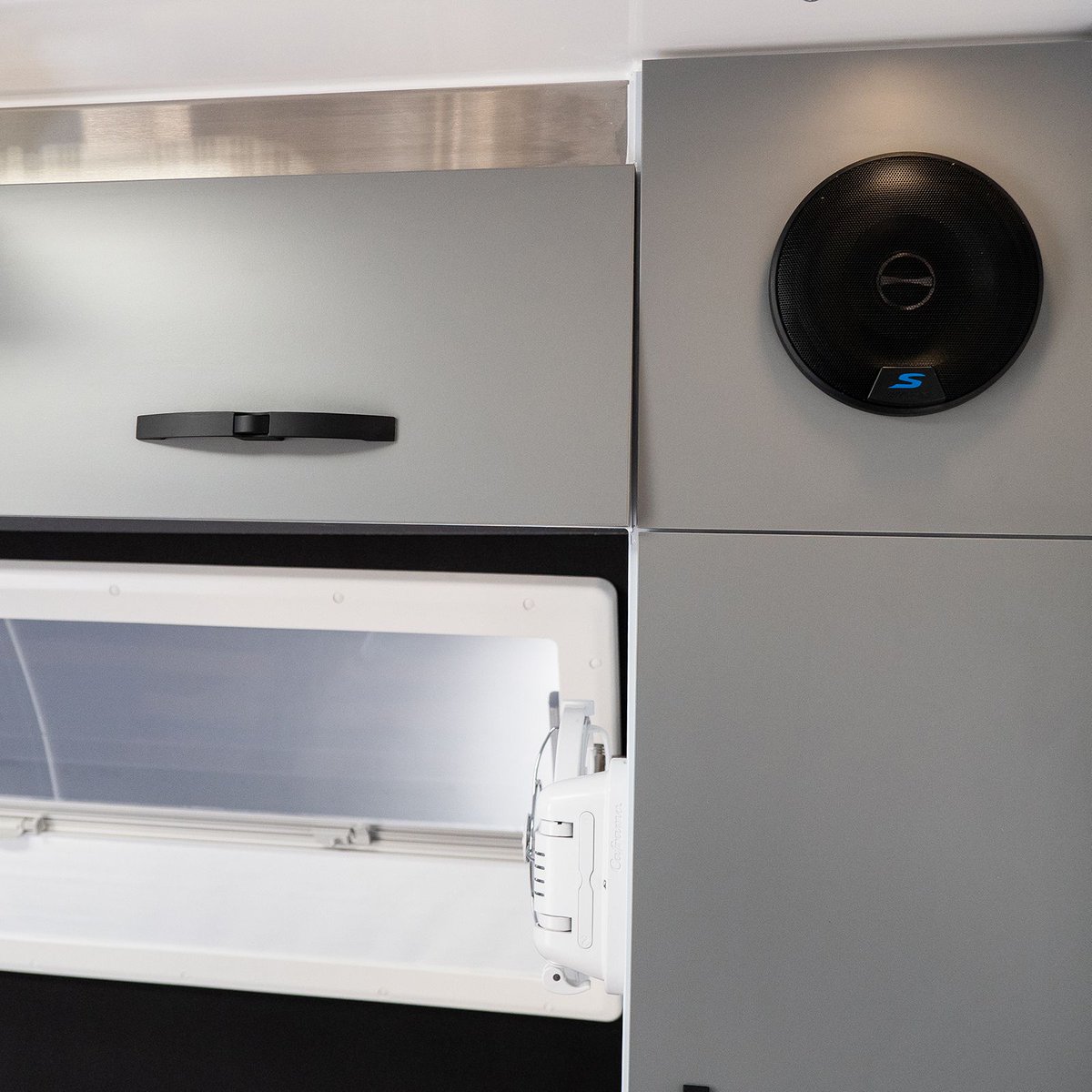 RvTrail's tweet photo. Loving this grey cabinetry colour in a recent customer's new LXV 6.2! https://t.co/tbJho1zApn