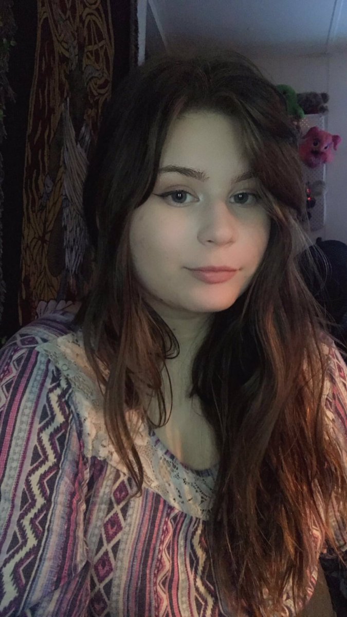 EXrabbits's tweet photo. Make assumptions about me based off of how I look 👀 https://t.co/JoGzTfxRCF