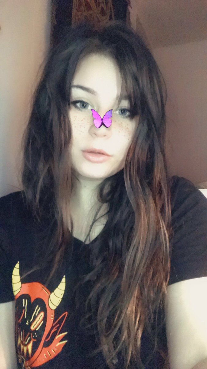 EXrabbits's tweet photo. Make assumptions about me based off of how I look 👀 https://t.co/JoGzTfxRCF