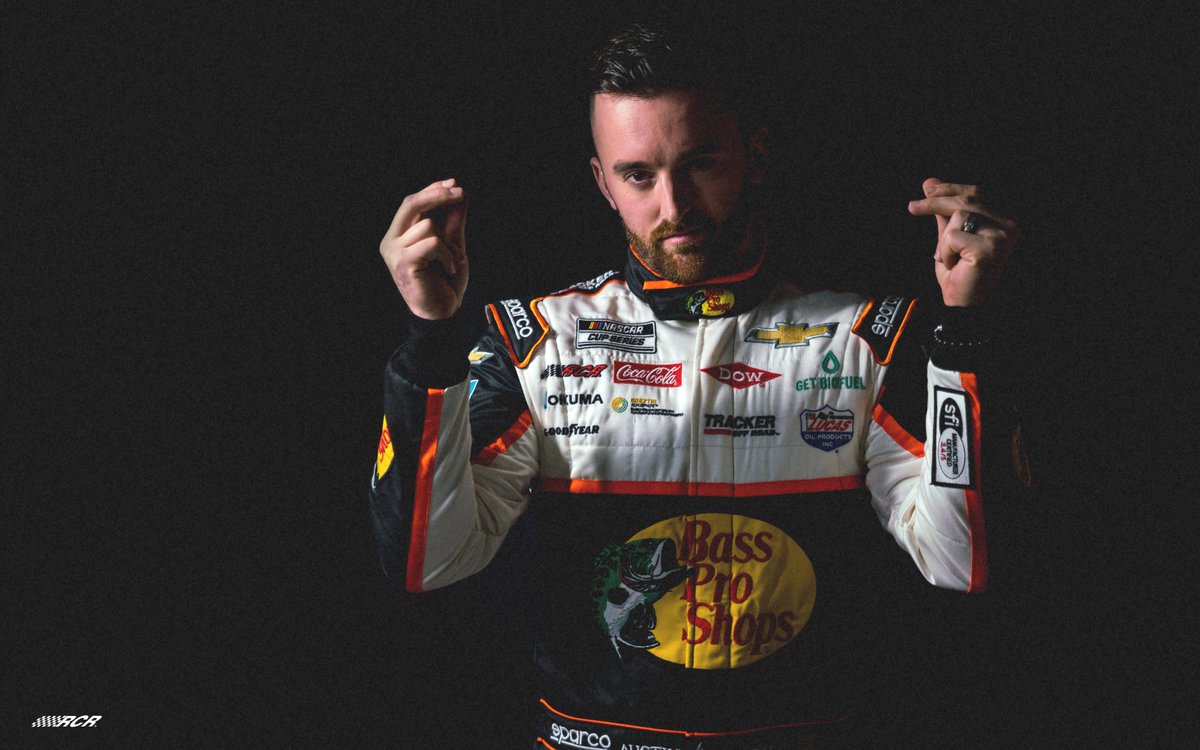 Getcha tickets. It's almost showtime. 

#DAYTONA500