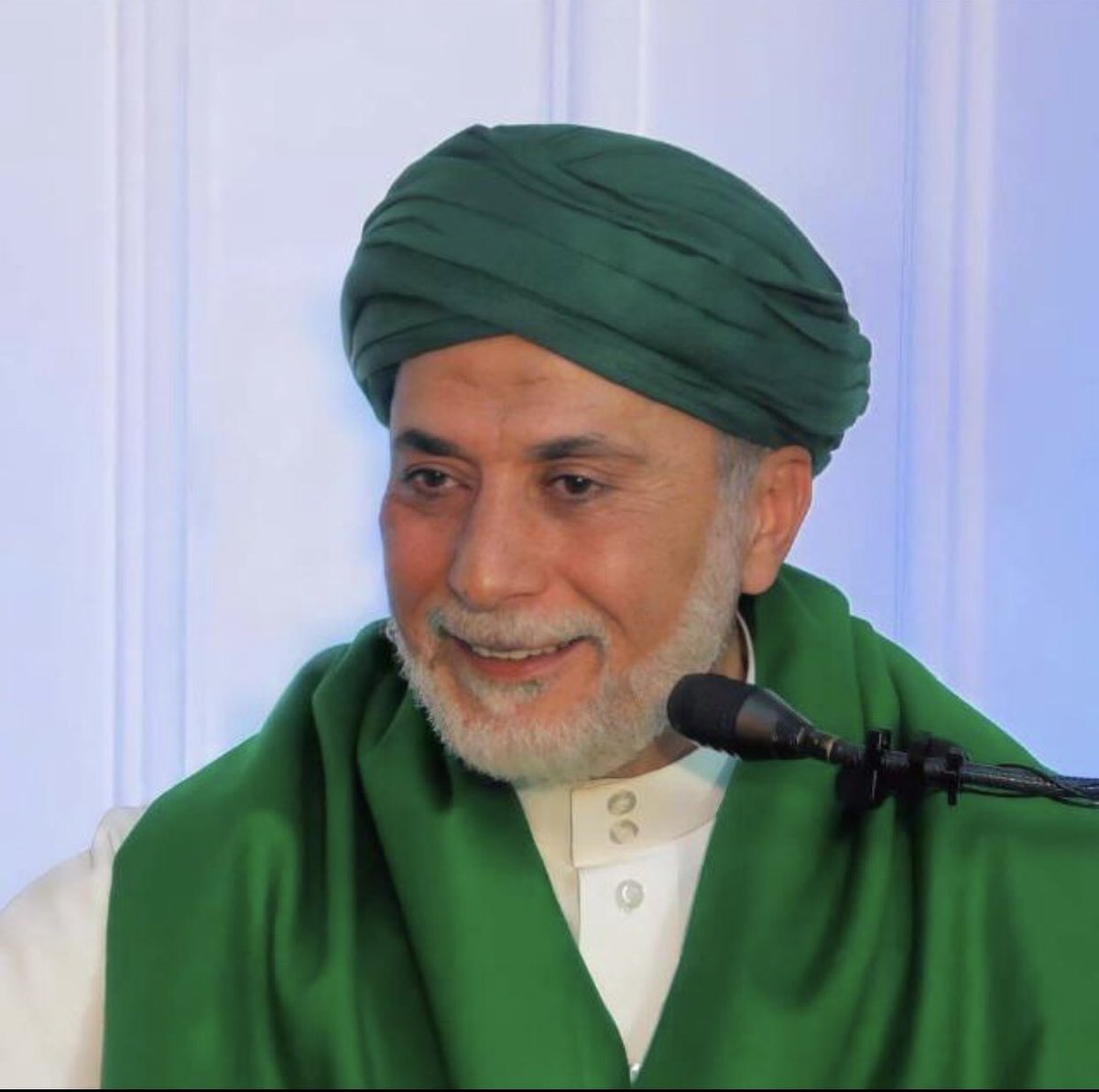 Perpustakaan pribadi seorang Muslim atau Rumah keluarga muslim setidaknya atau paling tidak terdiri dari 3 kitab, yaitu:1. Mushhaf al-Qur'an,2. Dalail al-Khairat, berbagai shalawat untuk Sayyiduna Rasulullah SAW yang disusun al-Imam al-Jazuli rahimahullah. dan.[Thread]