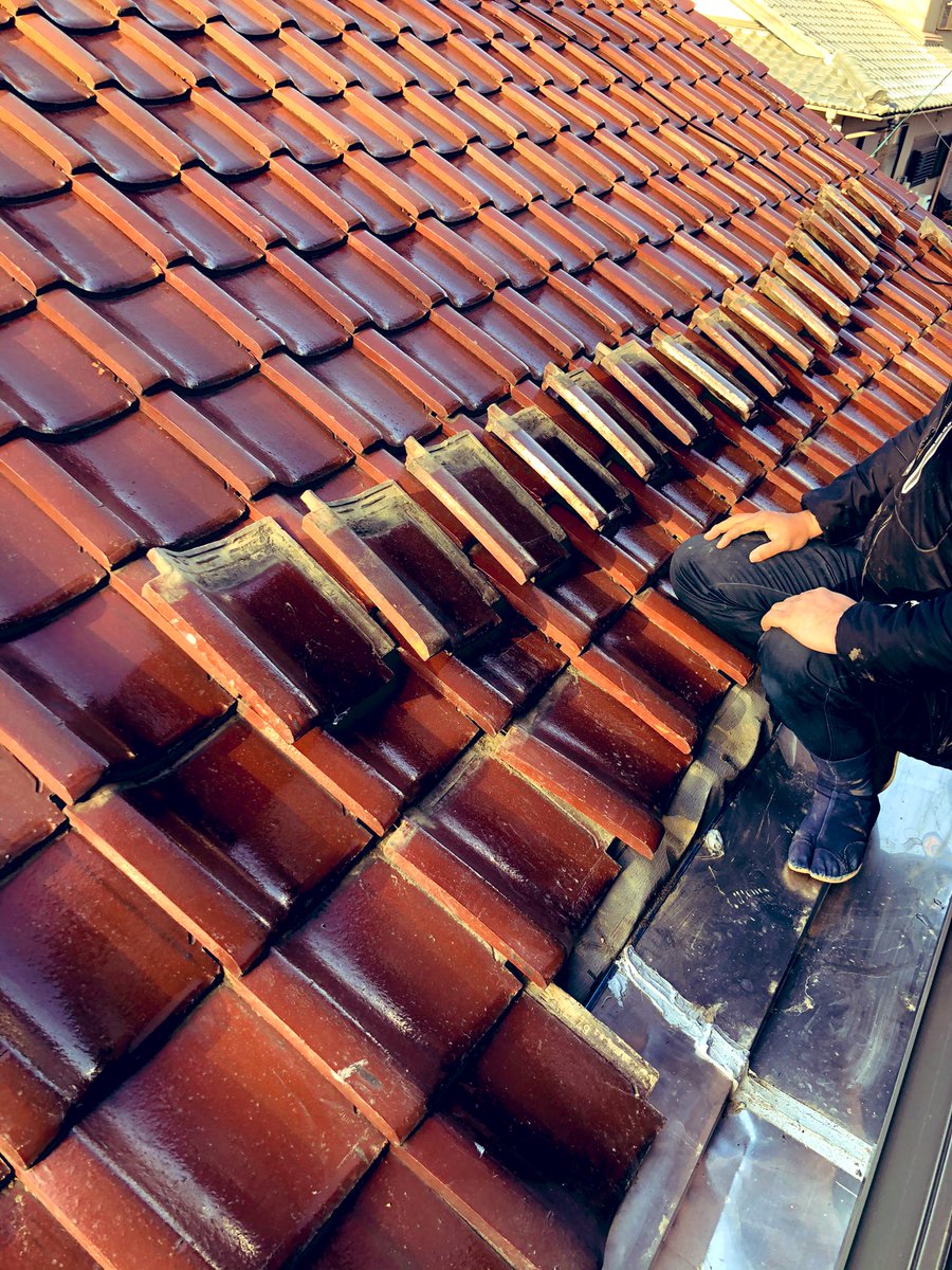 たぐけん 瓦屋根修理 屋根はホントで大切だからホントのプロにやってもらってくださいよ ๑ W ๑ って話し 今日は朝から西尾市だ ワクワク 古民家再生プロジェクト T Co Ecsio7gve4 編集 撮影下手です 岡崎市 古民家