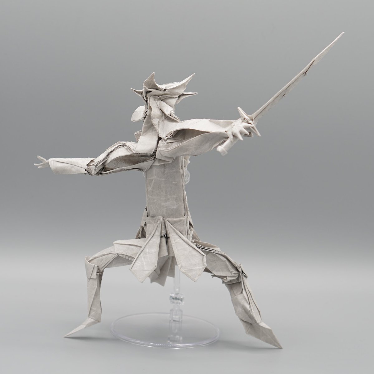 OrigamibyBoice's tweet photo. Dragon Knight designed and folded by me. 60x60cm Unryu, 48 grid bp #origami #skyrim #dovakiin #fy #anime https://t.co/lDyX8cynua
