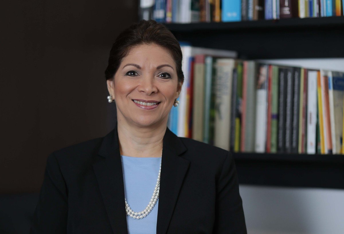 Yo creo que la mayoría ya sabíamos que esta señora y el señor naranja fueron satélites DEL <a href="/PRDESPANAMA/">PRD Panamá</a> para la campaña del 19.
Ya empiezan los nombramientos brujo es. La pregunta es... El otro también se quitará la máscara?