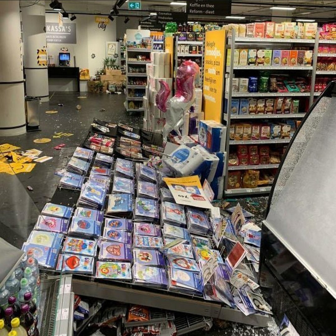 How has anything with this to do with protesting against the Corona measurements? DESTROYING STORES!? What did the owners do??? It's not their fault. I'm ashamed of this country I'm living in.