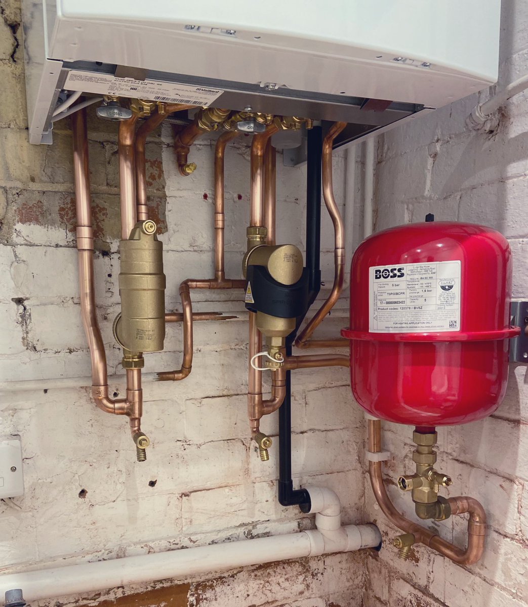 TheLeedsPlumber's tweet photo. Our first @vaillantuk ecoTEC Plus 838 beauty for 2021 with all the trimmings for happy (repeat) customers in their new home. They even promised to keep the pipes shiney for us. #Vsmart #advance 🐰🐰🐰🐰 https://t.co/xv0mnqD7fc