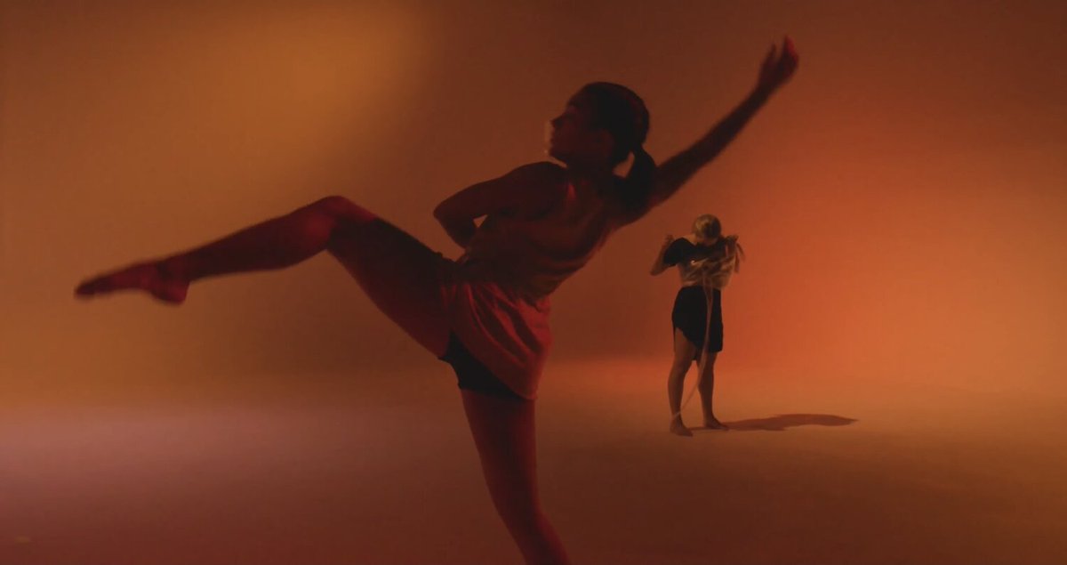 SUConservatory's tweet photo. Dani Maloney ’17 (B.F.A. in Dance) recently released ‘Contain,’ her first large-scale CDC-compliant project for her dance ensemble Dani Maloney Dance Company! Watch and learn more about her project → https://t.co/qxC2qj7SY3  #shencodance https://t.co/spPUdFKioq