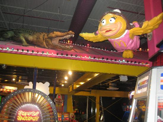 the "world's largest entertainment mcdonald's" most certainly did its best to live up to its title. its interior was covered in an absolute whirlwind of decoration - mcdonald's character statues, crocodiles, whales, past us presidents, the statue of liberty, jungles, jukeboxes.