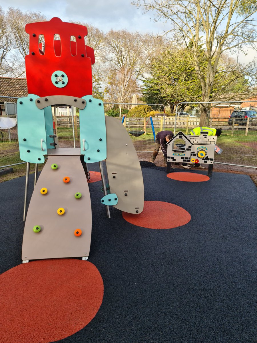 Nice play area surfacing installed today #playarea #playsurfacing #safetysurfacing #rubbersurfacing #epdm #wetpour #vivarypark #taunton #somerset #surebondsurfaces #surebondsurfaceduk #surebondresins