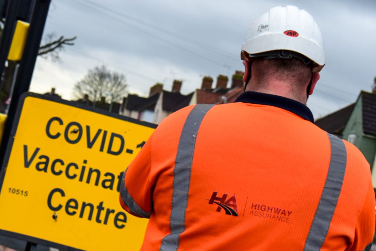 HighwayAssuran1's tweet photo. Highway Assurance are proud to be supporting Suffolk Higways and Kier Highways installing essential signage to assist in directing us all to COVID-19 Vaccination Centres . 

 #covid #safety #suffolkhighway #kierhighways #publicsafety #trafficmanagement #highwayassurance https://t.co/4tqAFoLT2U