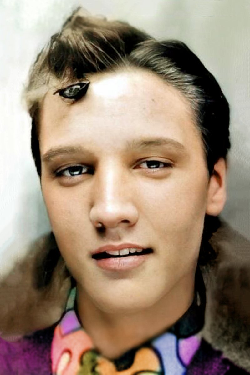 romkri's tweet image. Elvis Presley

 #RestoredWithAI