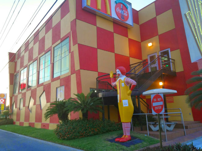 this mcdonald's embodies everything that makes a nonstandard mcdonald's wonderful - ambition, uniqueness, and a bit of roughness around the edges. this was not to last, however; the building was aging, and any replacement had epic shoes to fill.