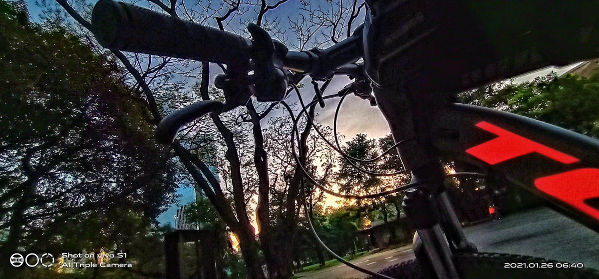 RHDkid's tweet photo. Goodmorning makati 🚴‍♂🇵🇭 #alterph #AlterManila #AlterMakati #Siklista #bikerph https://t.co/yDuPD6yC9Q