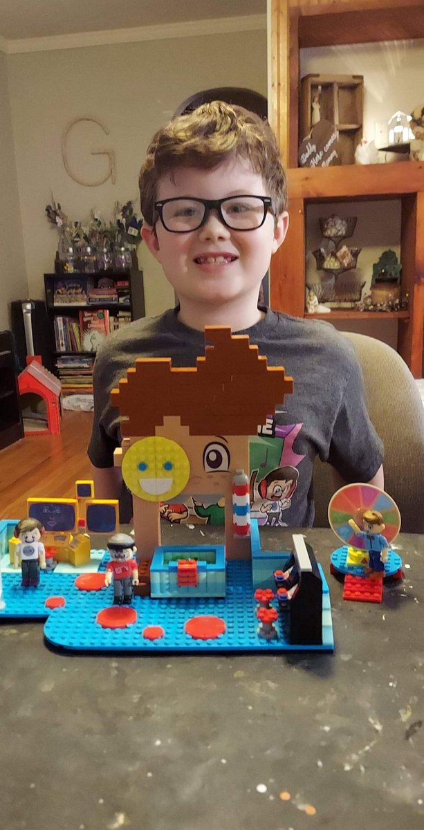 tgrathwohl's tweet photo. Ben just finished making his new Funnel Boy's Fun House! @FGteev  @FunnelVisionFam https://t.co/z0c4ESrbMf