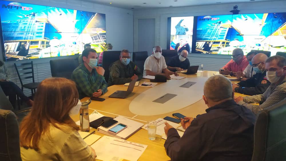 GRaulparedes's tweet photo. #25Enero Nos encontramos en reunión con la Camarada @JackieCPSUV Pdta. De la @MVzlaBella para analizar el despliegue que se efectuará con las #BRICOPT en aras de seguir fortaleciendo las jornadas de desinfección y embellecimiento en el país #CarvativirParaVivir https://t.co/fIF4tPZjgg