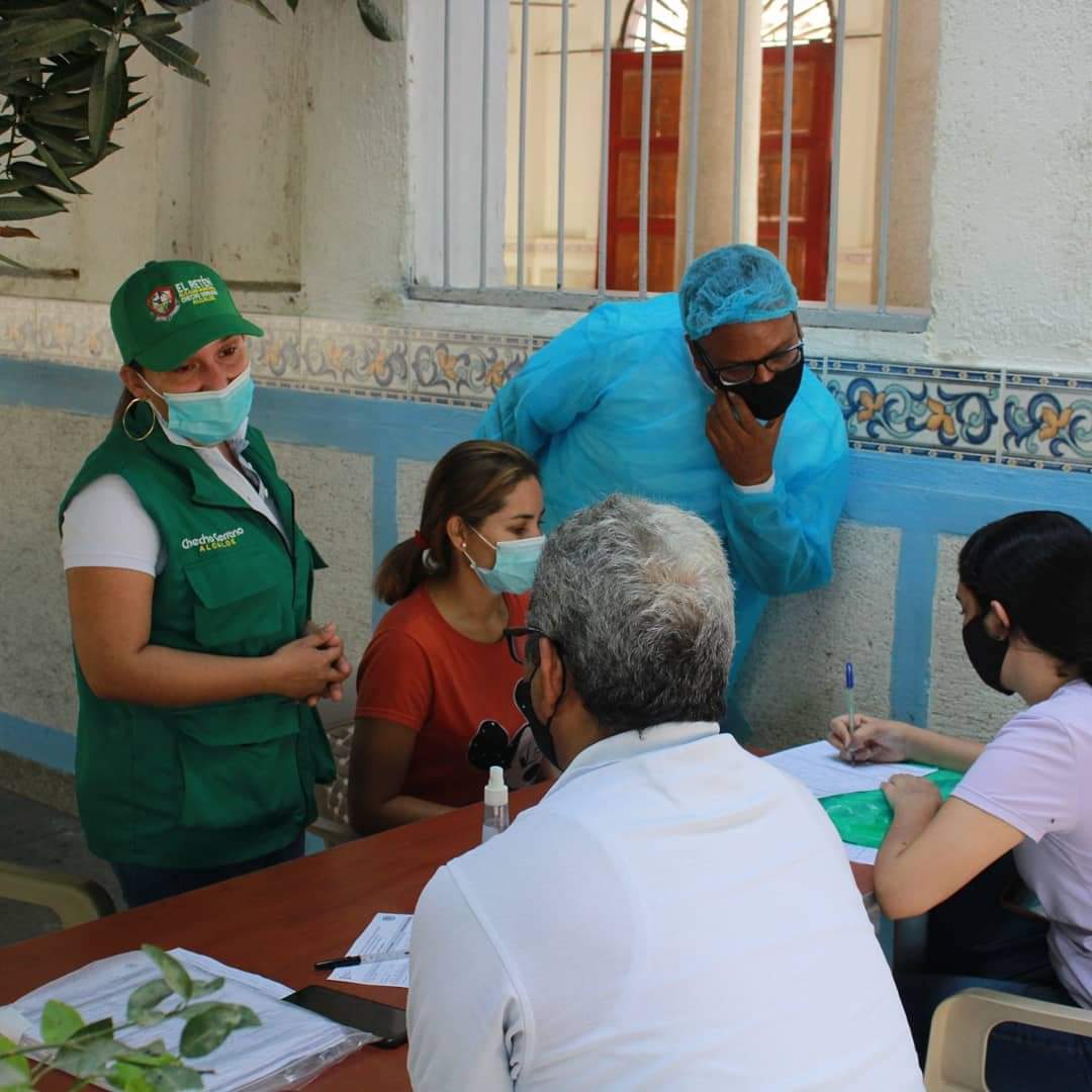 chechoserranoc's tweet photo. Hoy la Secretaría de Salud de El Retén y las EPS @Coosalud_, @CompartaEPS, @SaludTotalEPS, @AMBUQ y @NuevaEPSOficial realizaron la jornada de toma de muestras de Covid-19 en el Parque Central. Seguimos trabajando en la detección oportuna de casos para proteger la salud de todos. https://t.co/ZdAMMVhafH