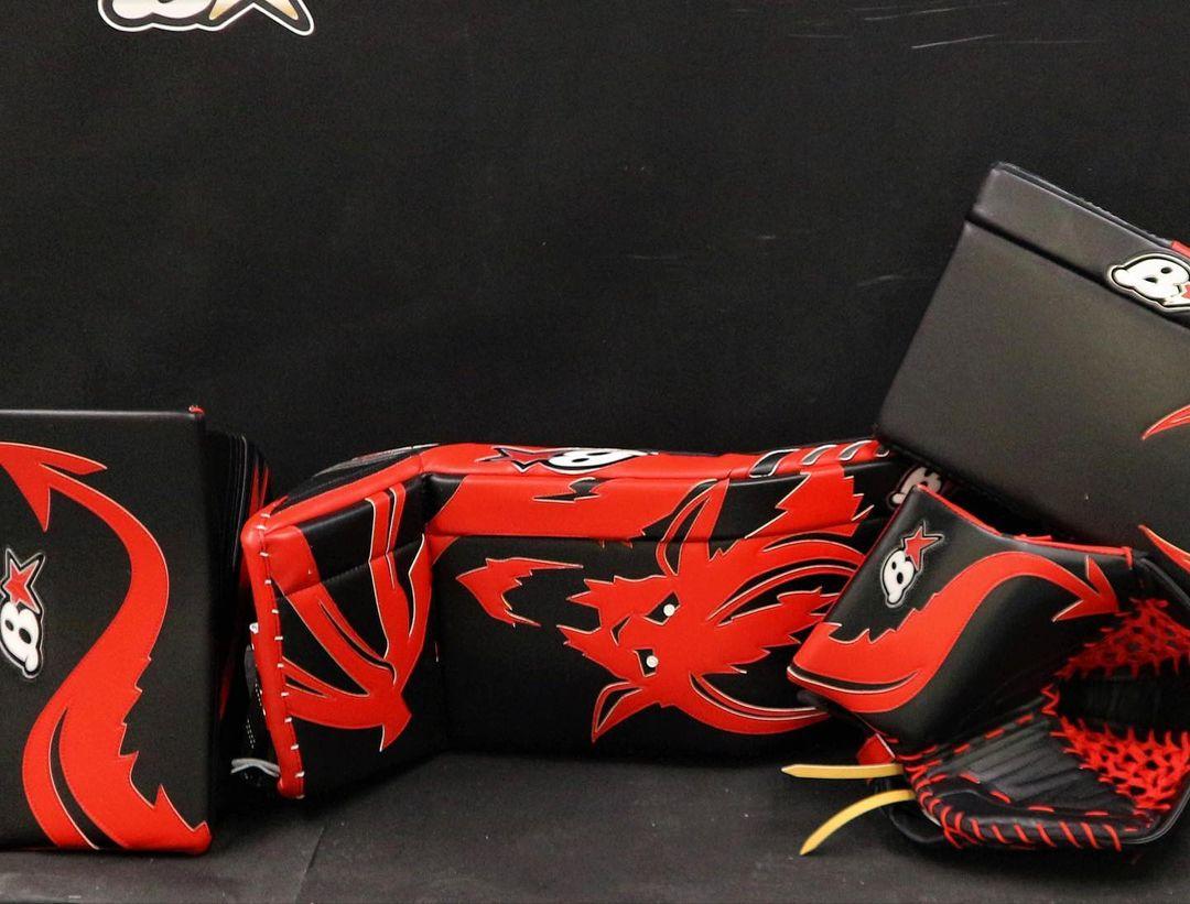NHL's tweet photo. Aaron Dell's (@ADell32) fresh @NJDevils pads are heavy metal. 🤘

(📷 @goaliesonly) https://t.co/NCnS9fcJLG