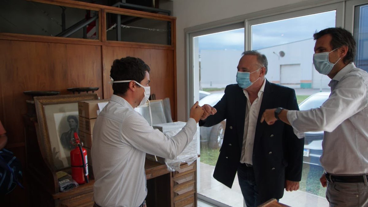 fernandosibilla's tweet photo. Junto Ministro @accastelloedu visitamos #Chammas, una de las industrias en actividad más antigua del país. Lanzamos #GenCentenario, un proyecto de supervivencia corporativa en el que se desarrollen herramientas que nos permitan incrementar la esperanza de vida de las industrias https://t.co/JGo9lkI03A