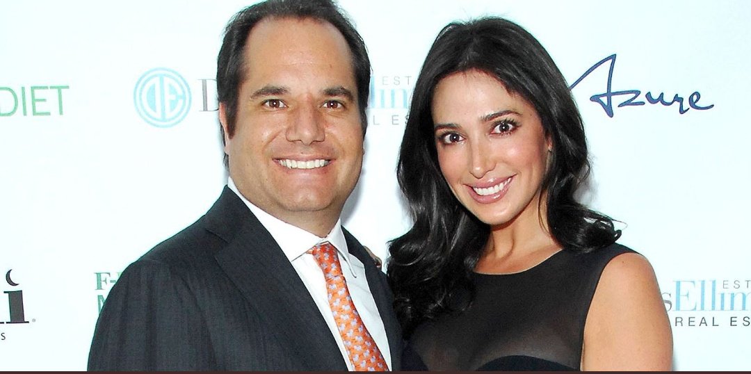 As I said before there are rumours that the child is not Simon's. Lauren's ex (Andrew Silverman) looks pretty similar to the child and his son is looks like a twin with Simon's son. So some believe that the child is actually his and not Simon's