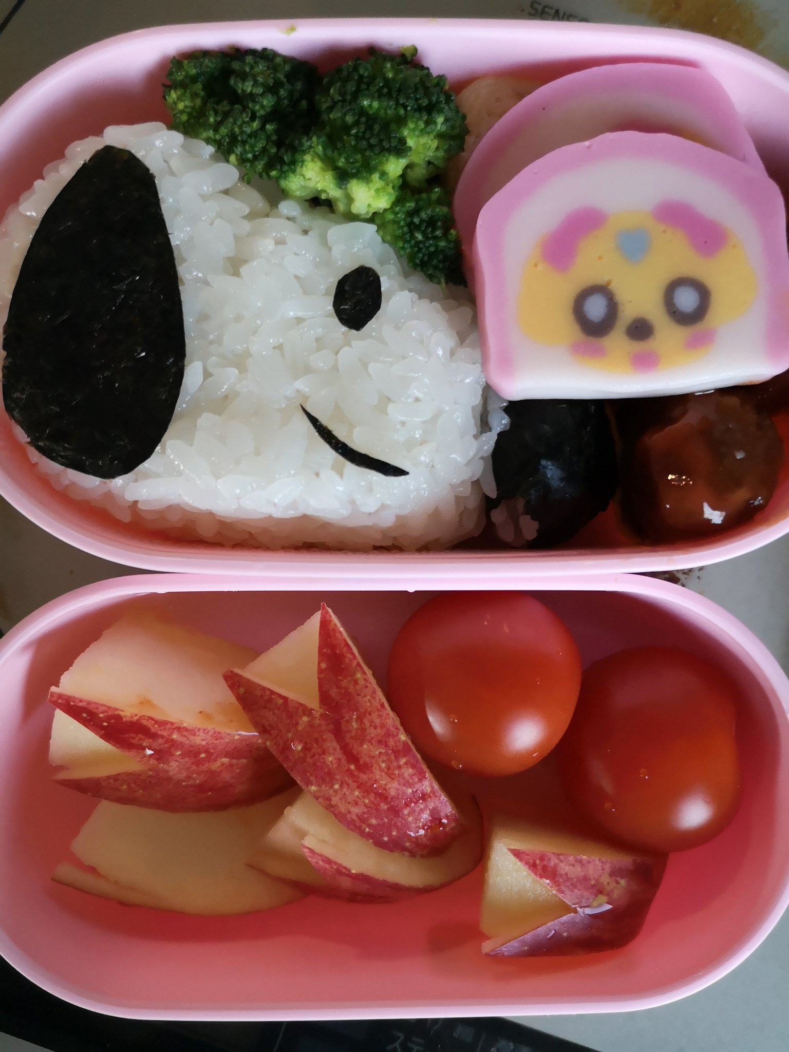アオイアオイ 先日のキャラ弁 スヌーピーは簡単でいい 鼻が大きくなりがちだけど かまぼこもラク 夏には使えないので 傷みやすいから 冬だけの特別 T Co Yslwxhcdfb Twitter