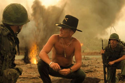 Anecdotes sur le film apocalypse now (il faut vraiment voir les très grosses dingueries par lesquel le film est passé)1.Un tournage prévu pour durer un mois et demi, et qui s'étale sur 16 mois et cela tout d'abord à cause d'un ouragan au Philippines qui a emporté