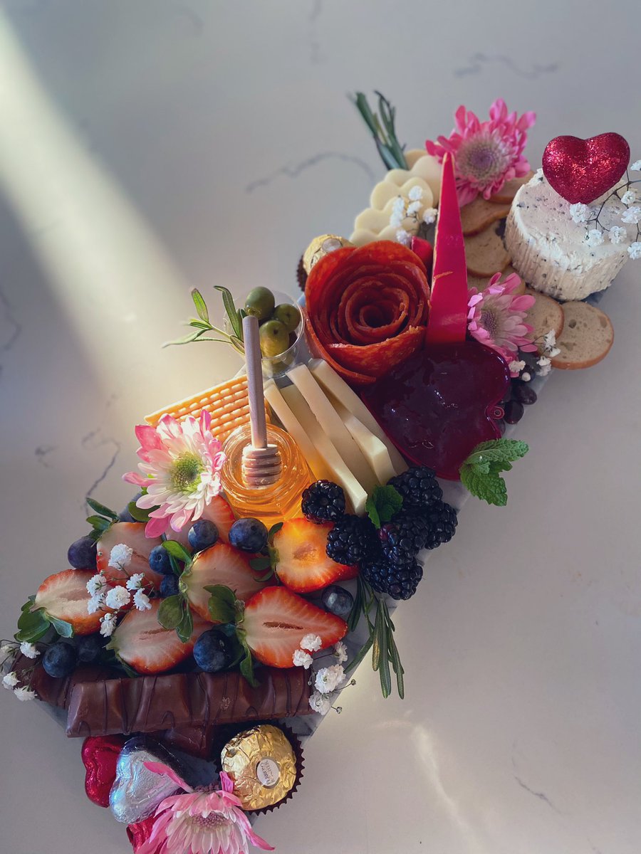 Valentine’s Day charcuterie❤️❤️ #houston #houstonfood 
Follow our insta: houstonhlcharcuterie