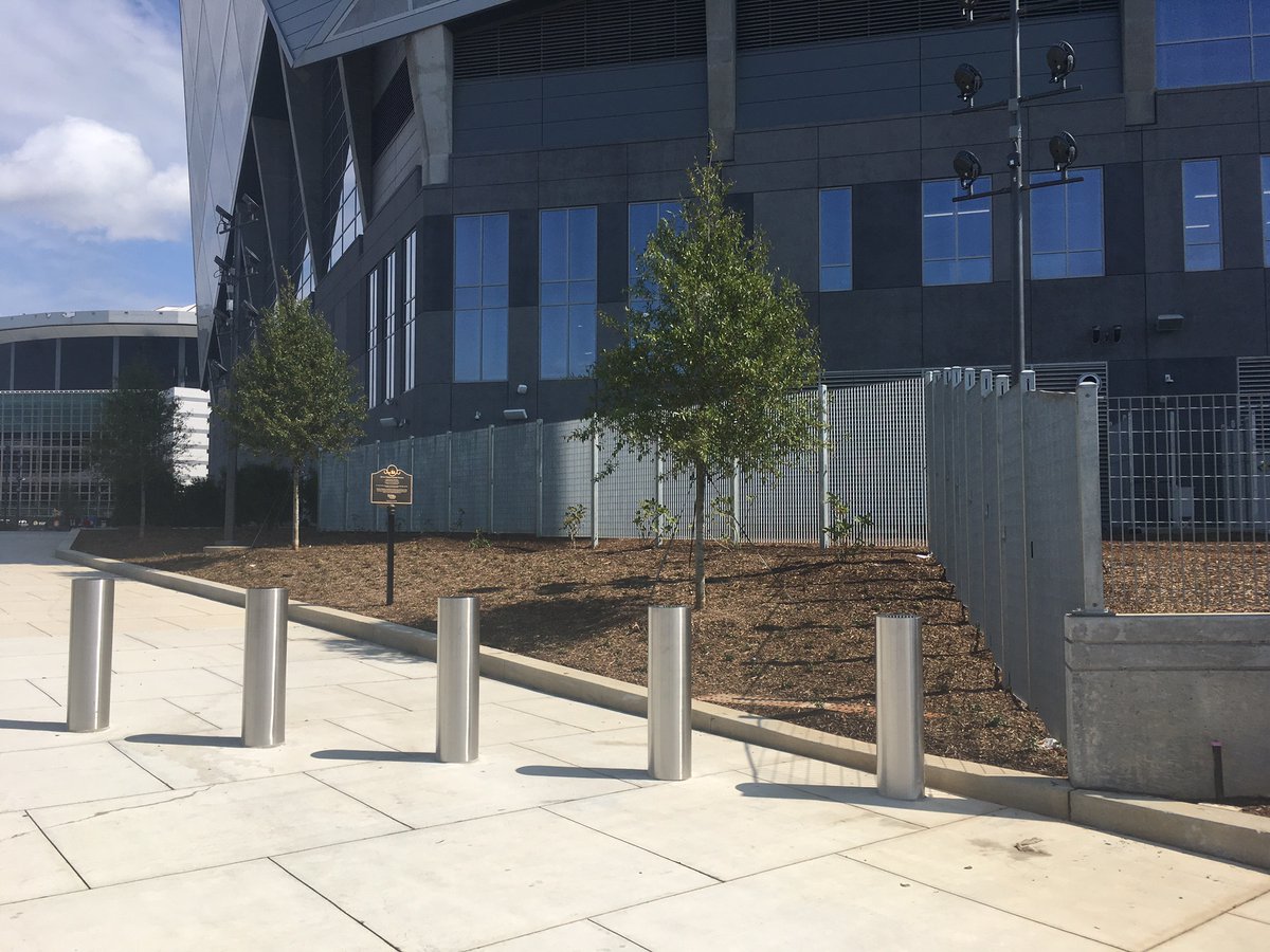1Bollards's tweet photo. Looking for high security? Our Deep Mount High-Security Bollards offer excellent crash-rated property protection. Our M30 &amp; M50 are certified &amp; crashed tested so you know you are getting the protection that meets the ASTM 2656 standards. https://t.co/pyFRwpcIu9
#IndustrialDesign https://t.co/GEA2rtDnhe