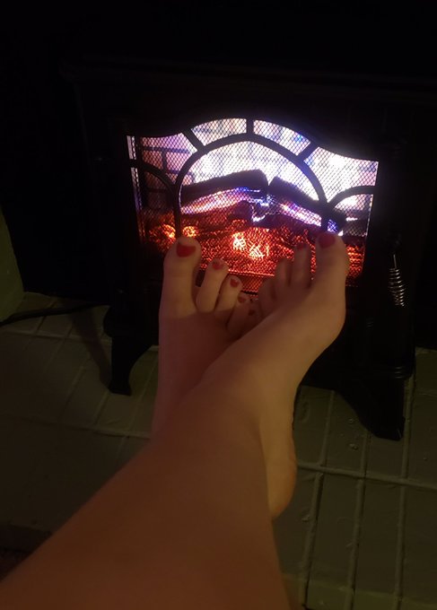 Just warming my toes❤ https://t.co/VzXbZI4z2B<a href="/tag/sexysaturday"class="tags"><span>#sexysaturday</span></a>