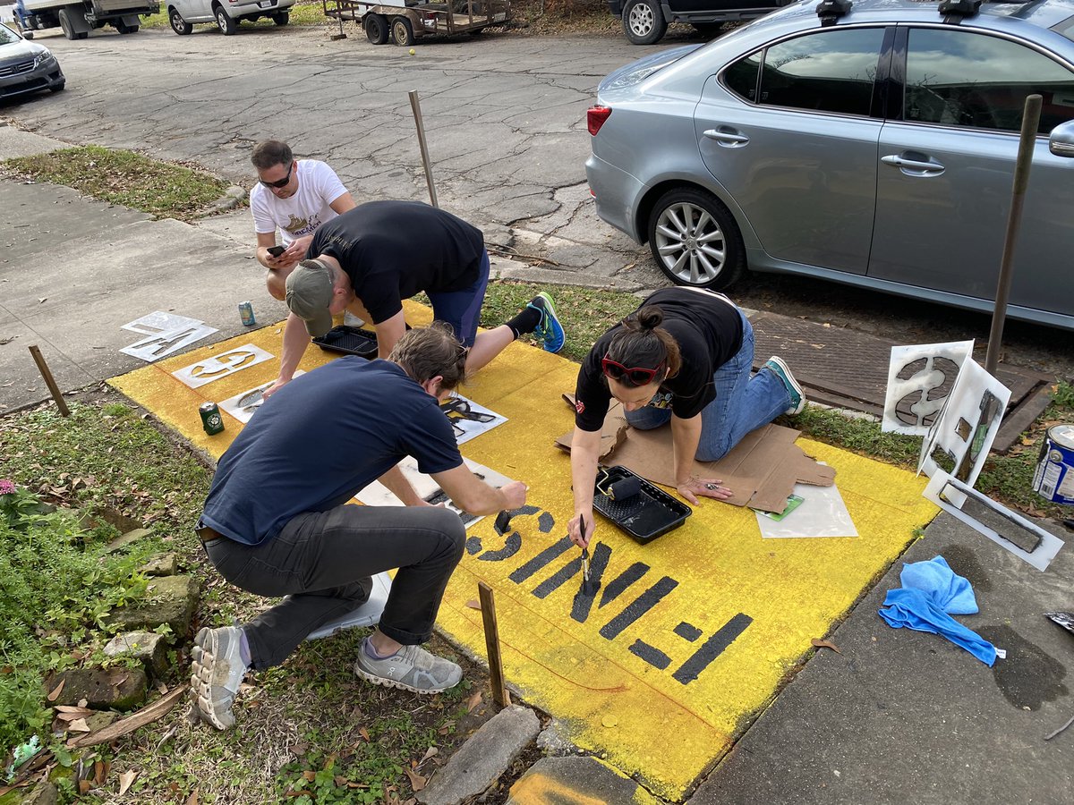 PatrickinNOLA's tweet photo. Our Mardi Gras HouseFloat is slowly coming together
#KreweofHouseFloats
#NewOrleans
#awhoDat
#FinishStrong
#fornola https://t.co/k5P5jW5brb