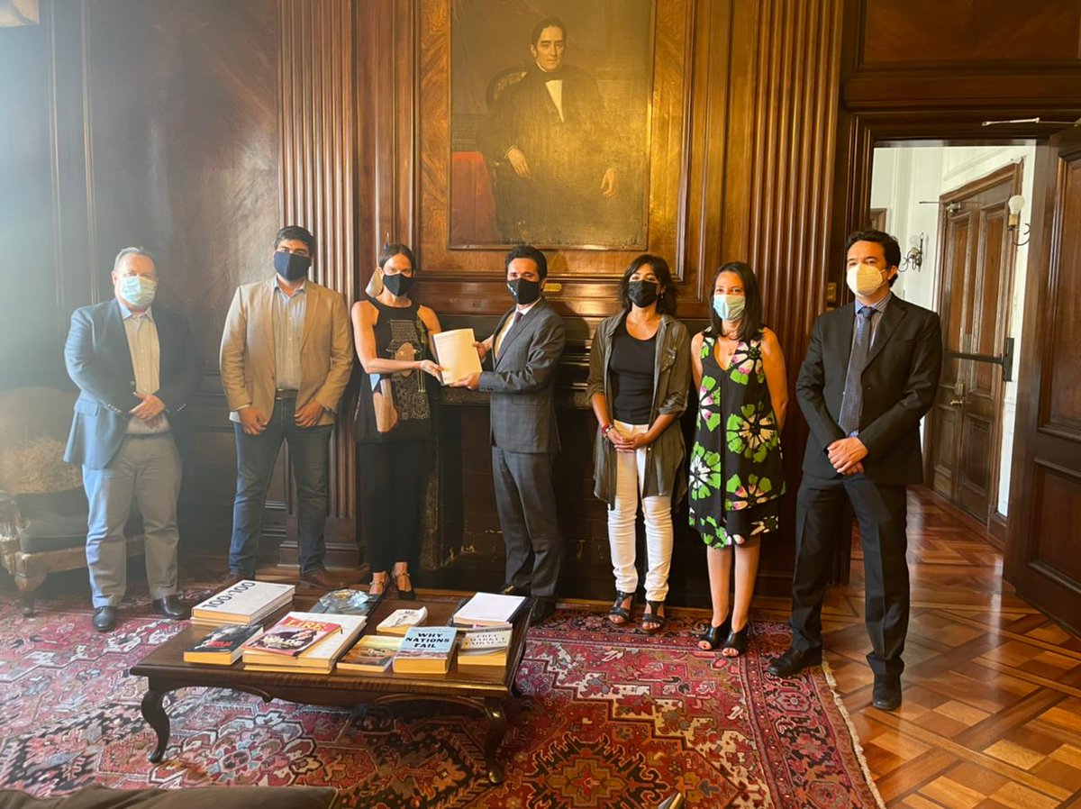 jvwolfersdorff's tweet photo. 📖📈Ya entregamos el InformeFinal de la #ComisiónGastoPúblico, con la invitación a consensuar reformas estructurales en lo presupuestario💪🏻Gracias a todos q colaboraron, tb a nivel internacional/institucional: el Global Initiative for #FiscalTransparency y PNUD en🇨🇱!🙌🏻#SePuede!☀️ https://t.co/c1JXh6rZxF