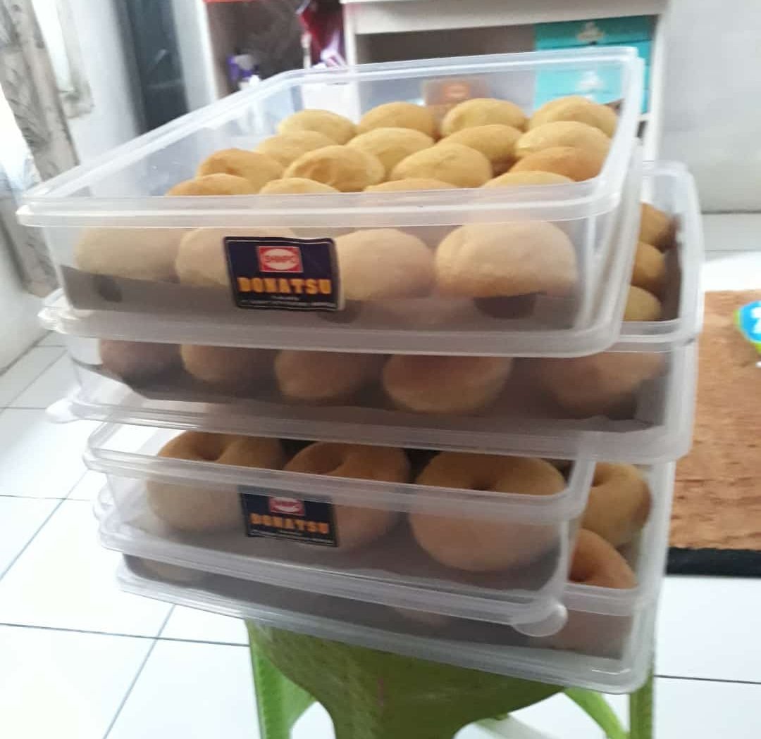 RA_Kitchen's tweet image. Donatnya udah mateng nih, tapi belum cantik 😁💜

) Jual Donat Bomboloni Kentang Glaze Cilegon Banten COD
