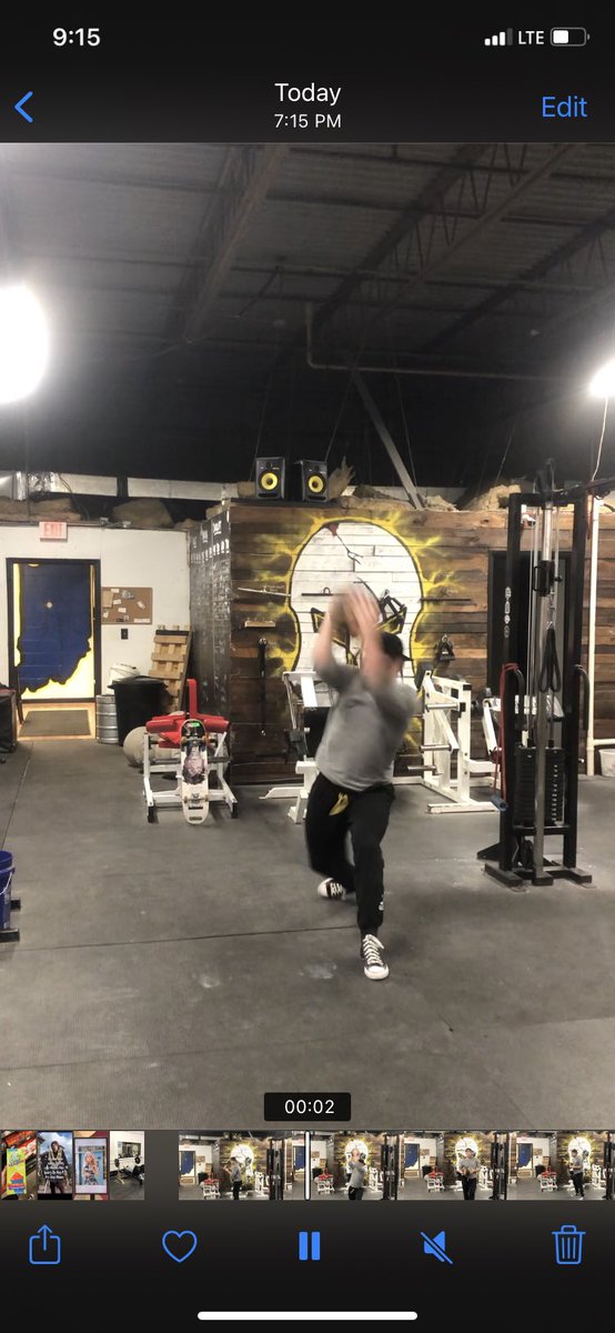 You can’t see the first half (scan retraction and shoulder external rotation)But these pictures do display the throwing arm in a similar 90° position at the torso followed by rapid internal rotation as we see in throwing