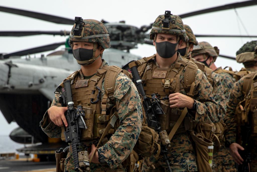 @USNavy photos of the day: @NimitzNews #FltOps in #US5thFlt and @TheCVN69 in the Atlantic Ocean, @Camp_Lemonnier #CPOpinning and @USMC train aboard #USSAmerica in @US7thFleet. ⬇️ info & download ⬇️: navy.mil/Resources/Phot…