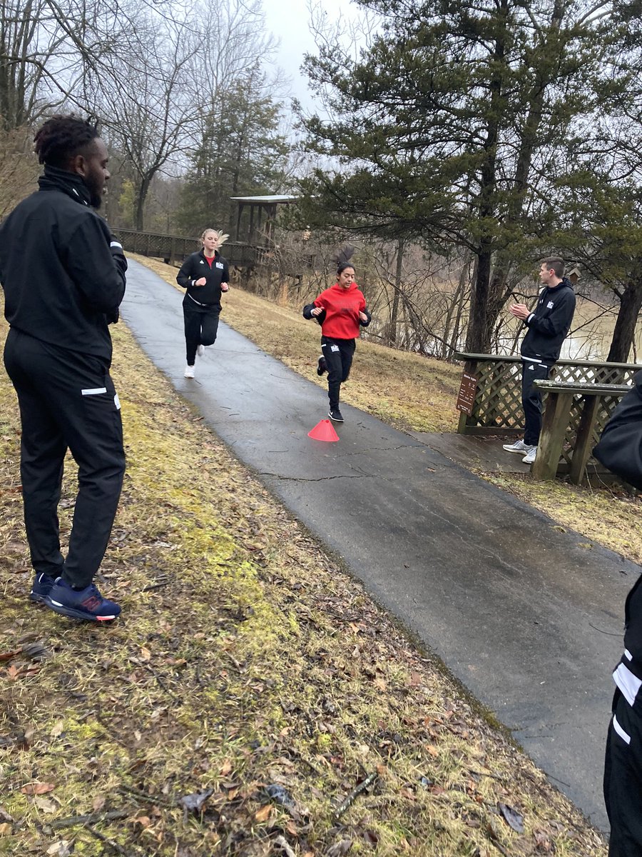 DanMartin12's tweet photo. Week 2! Team meeting and campus trail run! #MACSoccer #GoCards https://t.co/O5ZgKL0bUe