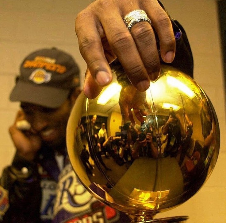 1 ano

Para sempre um dos maiores génios que este desporto já viu

Descansa em paz, Kobe Bryant 💛💜
