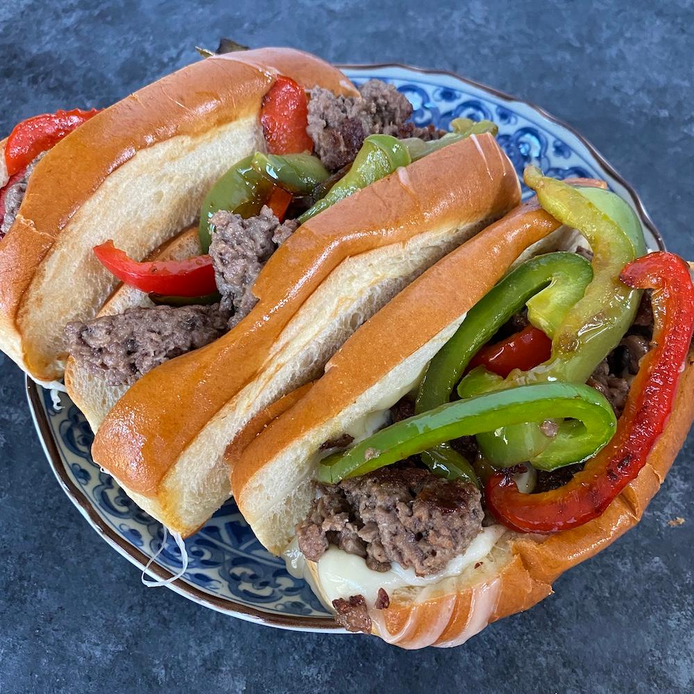 ImpossibleFoods's tweet photo. *Eye of the Tiger plays faintly in the distance* It’s #MeatGoals Monday, and we’ve got a new twist on a Philly staple – the Impossible™ Philly Cheeseburger by @MyHealthyDish!

Chef it up and share your dish pics using #MeatGoals 🤤#CookImpossible https://t.co/v6PjOSXSLs https://t.co/dy6tw4cf75