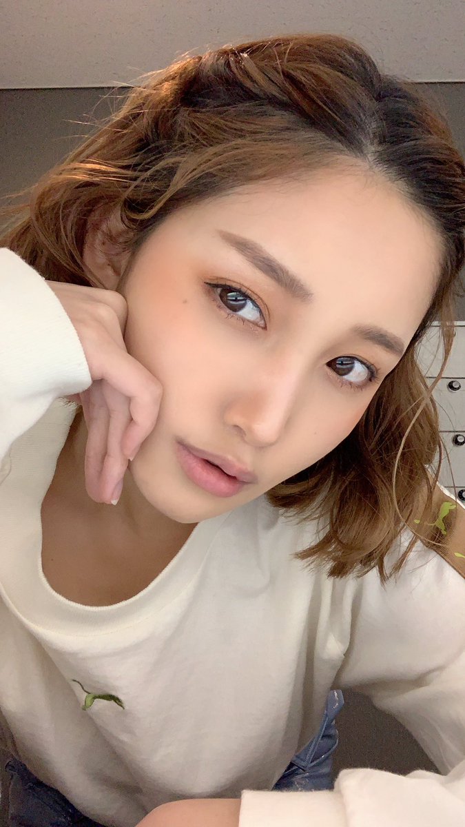 pina_8_'s tweet photo. おはぴな🐣

今日はファッションモデルの
撮影してくるよん🔥
みんなもファイト〜‼︎ https://t.co/3nJ33scfNw