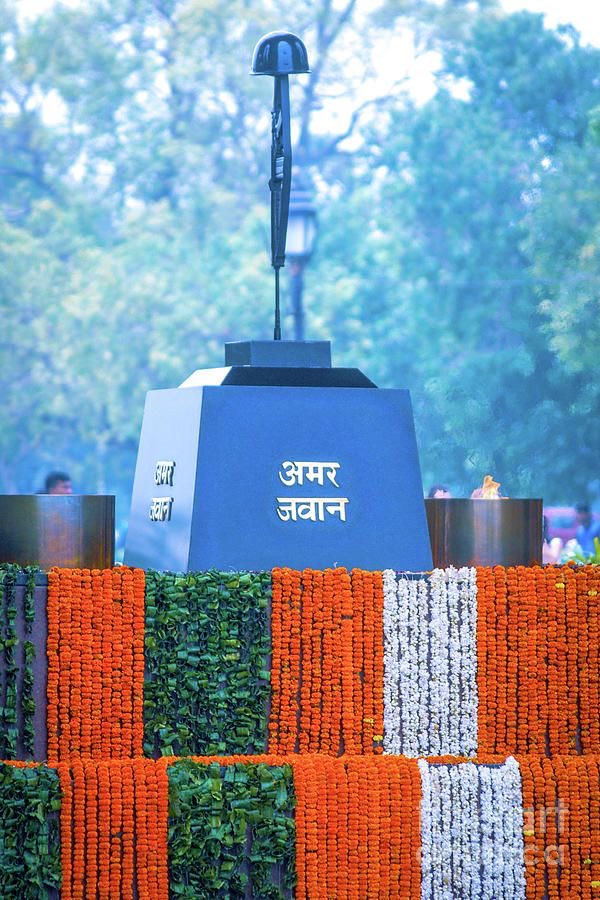 anaadiprofessor's tweet photo. 26 जनवरी 2021 की हार्दिक शुभकामनाएं! कोई पूछे कौन हो, तो गर्व से कहेंगे, हिन्दुस्तानी हैं हम! क्यूंकि यह हमारा हिन्दुस्तान है!  

भारतीय होने पर गर्व है| जय हिंद 🇮🇳 https://t.co/WaXKx4HPu3