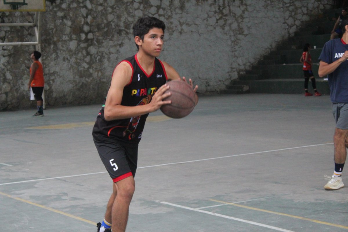 Humberto0choa's tweet photo. El Movimiento Antorchista promueve el deporte en los jóvenes para que aprendan la importancia de la disciplina y el esfuerzo.
#JuntosPorGrandesCambios @JanethGCOficial https://t.co/C1EnoC2cNs