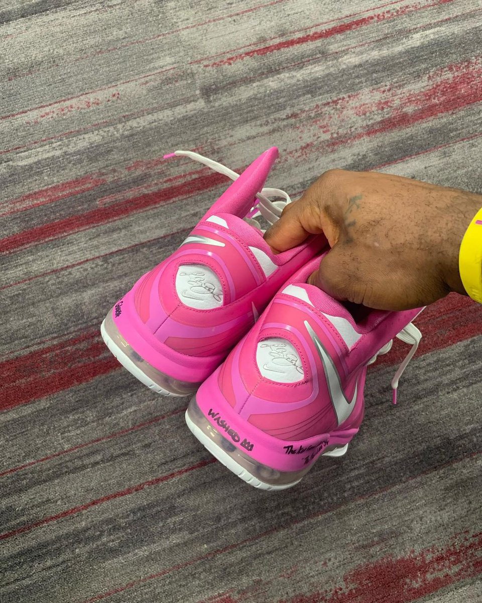 Complex Sneakers Kingjames Pulling Out The Think Pink Lebron 8 Samples Would You Like To See These Release