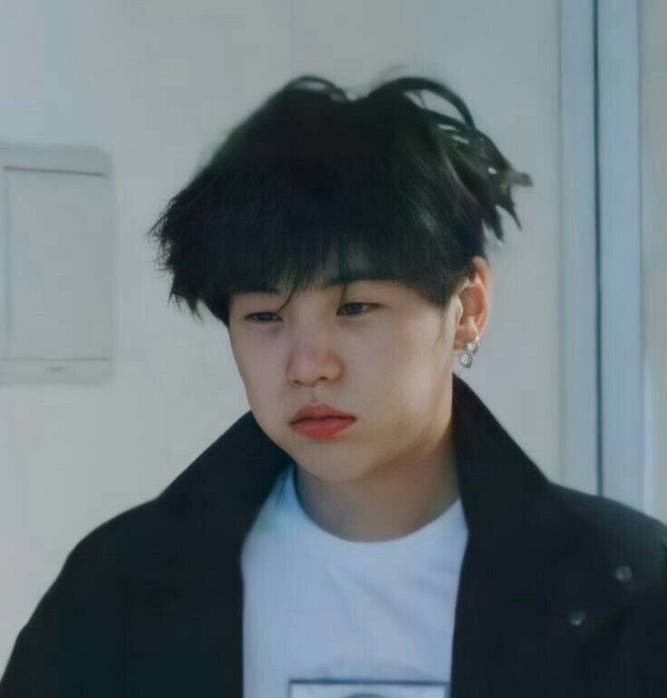 VioletL_Phoenix's tweet photo. Loving our Cute #MinYoongi Genius #Kkaepjjang #MinSugaPd🔥♥️🎧 @BTS_twt💜 https://t.co/FWjvjGLz44