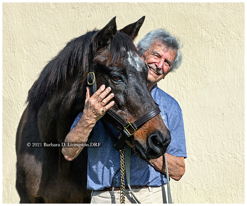 It was beyond-words heartwarming to catch up with 3x Grade 1 winner SIR BEAR (now 28!) and owner Al Smollin at their Florida home today.SIR BEAR won the '01 G1  @GulfstreamPark H., '99 G1 Met Mile, '98 G1 Cigar Mile...the G3 Texas Mile, G3 Broward, G3 Skip Away, G3 Cornhusker...