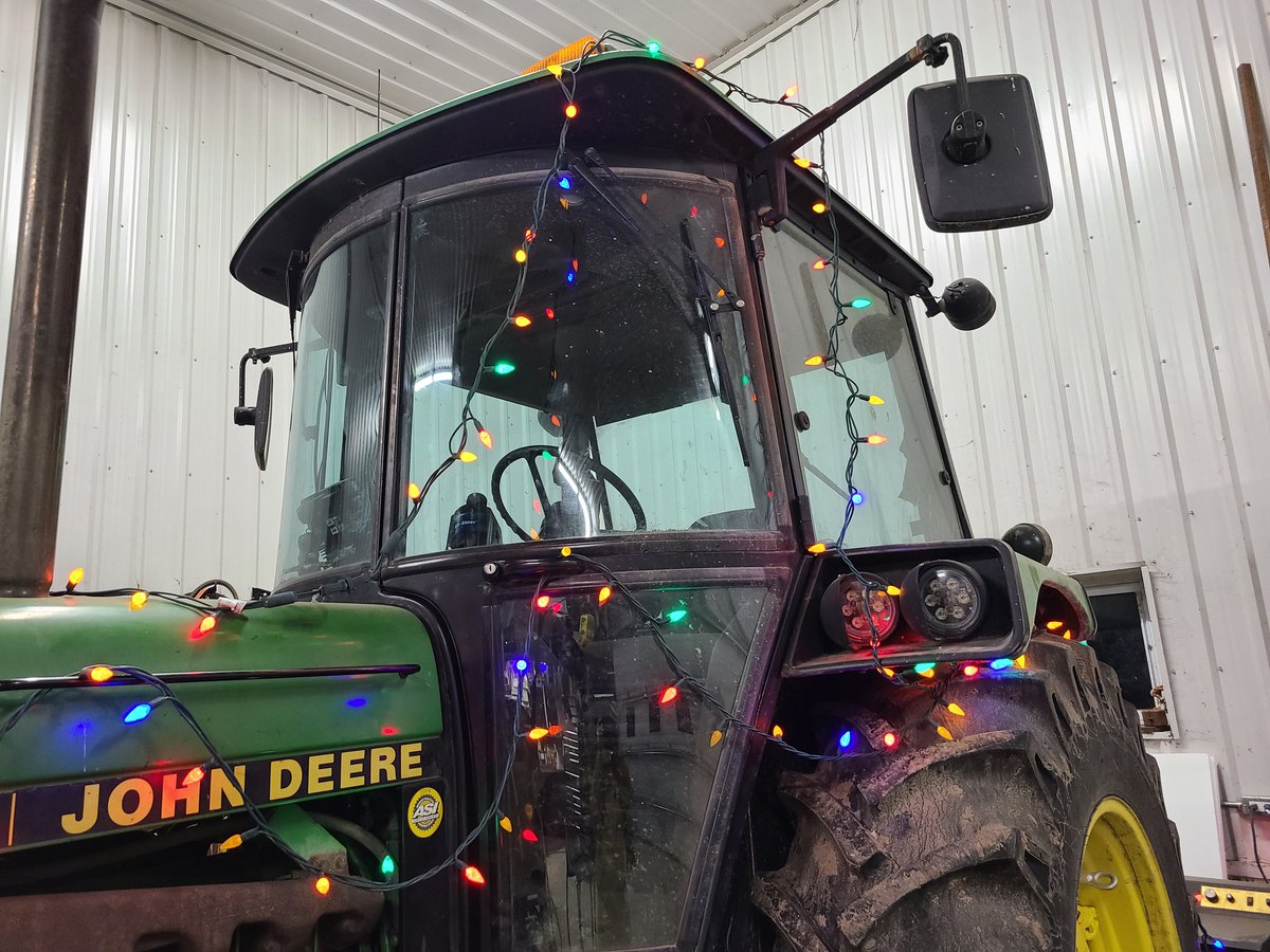 AmandaBrodhagen's tweet photo. @Bayer4CropsCA #ShineYourLightEntry Dreaming of ... 🤔💭🌱🚜 #plant2021 https://t.co/5xQj1z4f4t