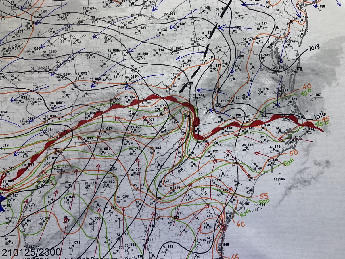 meteojoe's tweet image. It’s a pretty interesting weather setup tonight! We’ve got temperatures down in the 70s in Alabama and moist conditions is allowing severe weather. Meanwhile, there’s snow in Illinois and Iowa and rain in our region! #wxanalysis #handanalysis