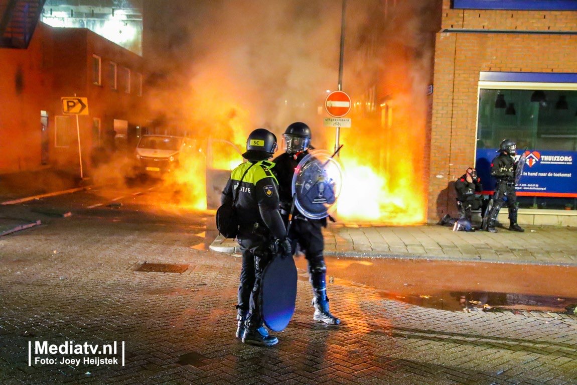 Doe effe normaal mensen. 😠. Als ik de filmpjes niet had gezien zou ik nooit hebben gelooft dat dit in Nederland was gebeurd.