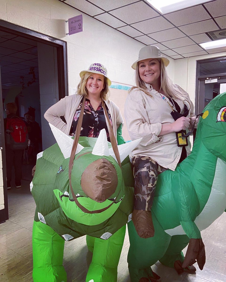MsJessica2nd's tweet photo. Just another DINO-mite day in 2nd grade! #jurassicweek #pantherstrong #ccsdtn https://t.co/Ukh3jgOrs3