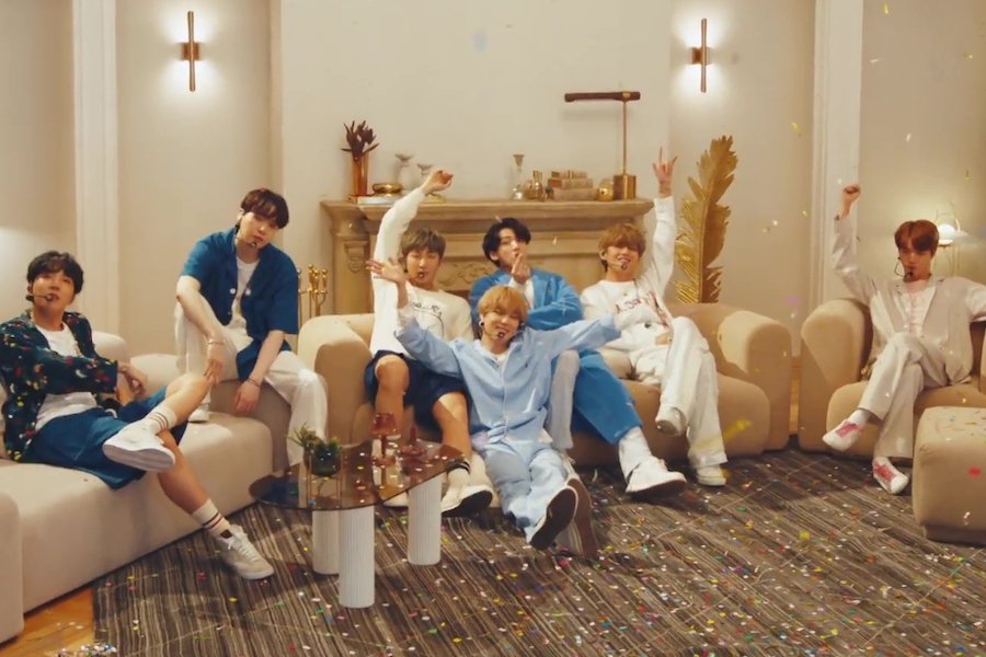 barbb_y's tweet photo. @billboard @jimintoday__ I love them, they are my medicine for happiness. 💜 https://t.co/vaRjlmMFX1