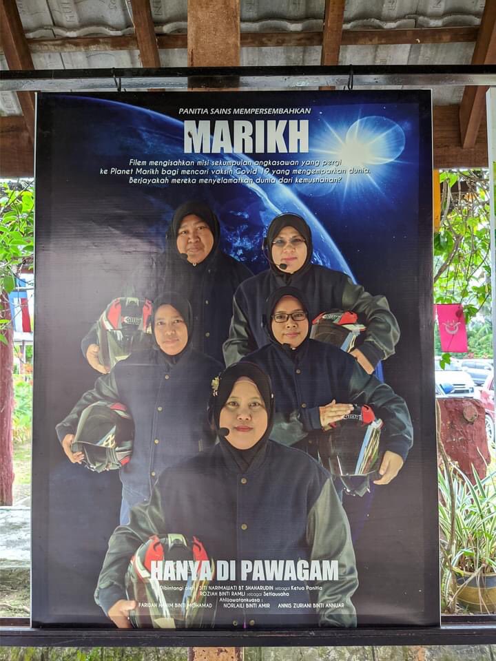 PerakPress's tweet photo. Ingatkan poster filem, rupanya hasil kreatif cikgu sekolah di Sk Raja Muda Musa Kuala Kangsar. 💛💛💛 https://t.co/DT6a4n6osX