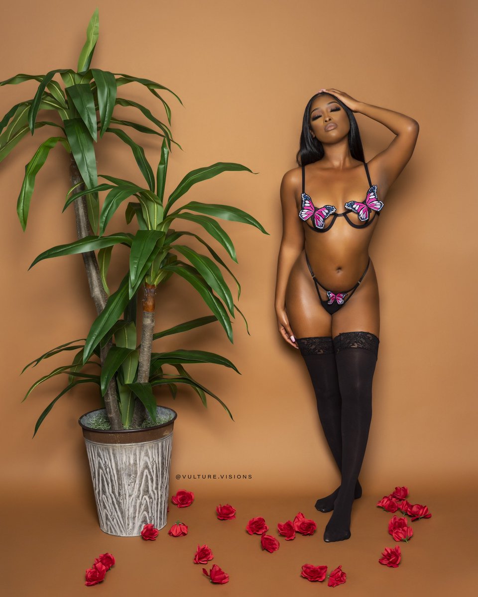 DreadChulo's tweet image. Just dropped some this heat on Instagram.. Twitter be real and tell me if yall like the edited version or not? 

The actual photo             edited photo