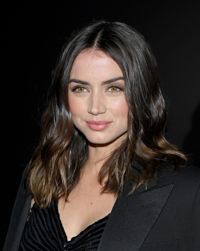 bacheloroses's tweet photo. i don’t know if anyone has said this, but rachel looks exactly like ana de armas (from knives out) <3 #TheBachelorABC #thebachelor https://t.co/lUwioCyX0N